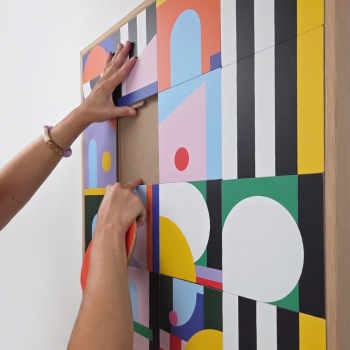 LÉONIE - Tableau en bois, personnage coloré graphique